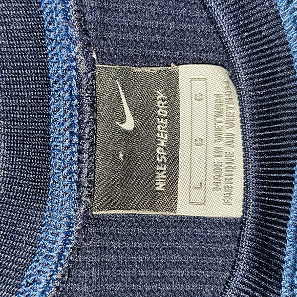 Vintage. 90's. NIKE. Sphere-dry. Tee-shirt size Large. Like-new - Picture 2 of 15